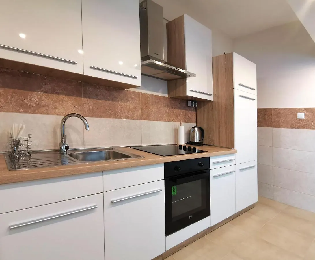 Honeycomb Apartment Split - Free Parking