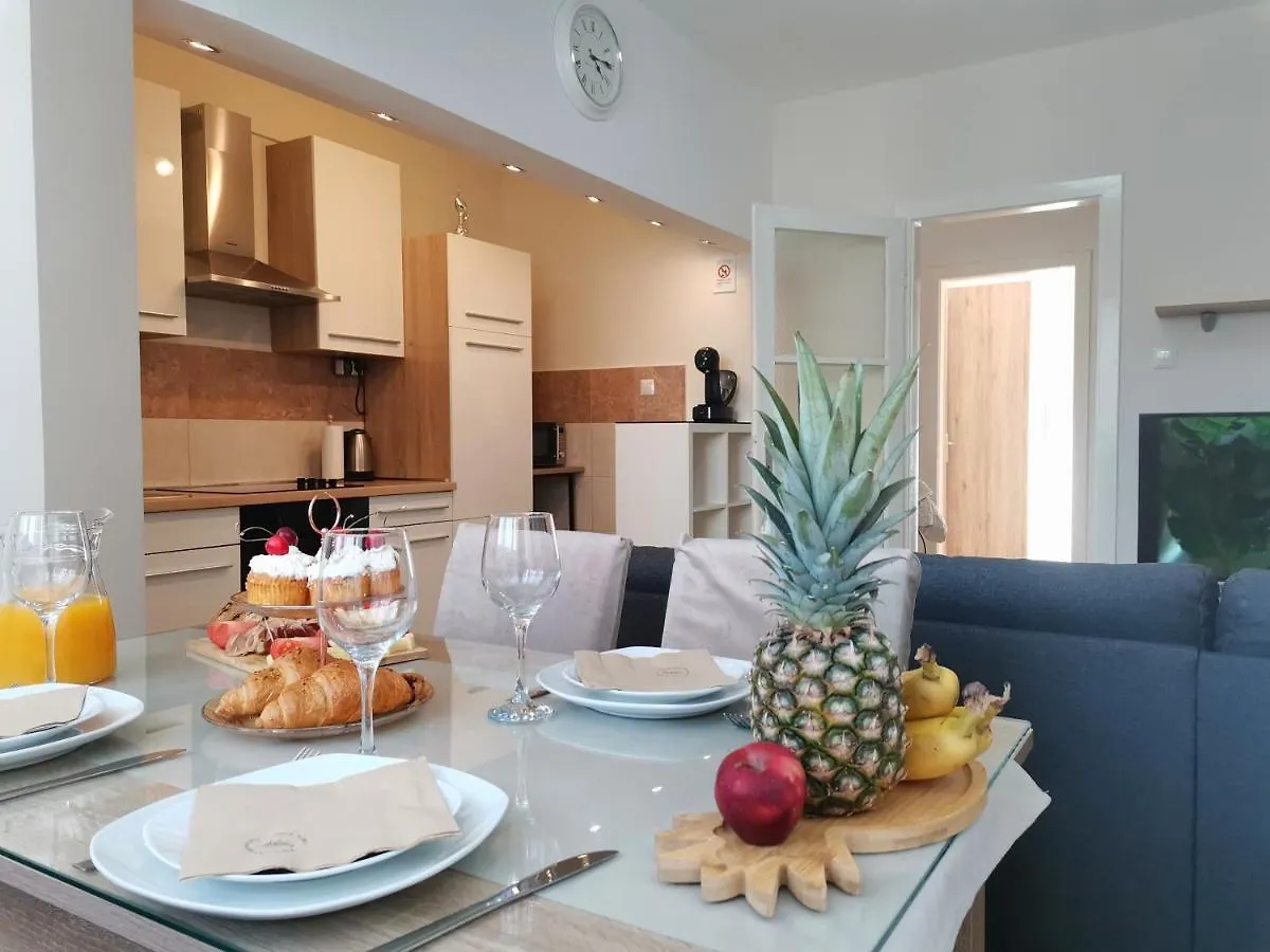 Honeycomb Apartment Split - Free Parking 0*,